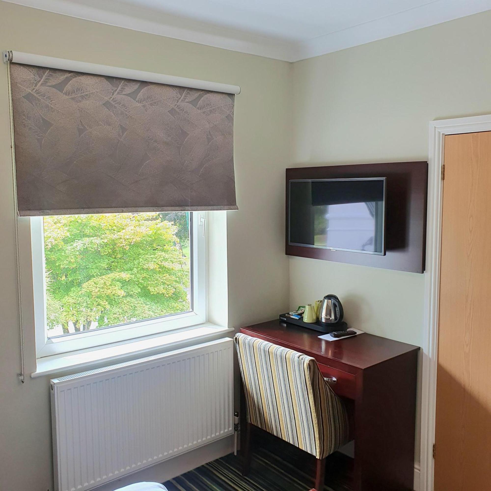 Manor Parc Hotel Кардифф Экстерьер фото