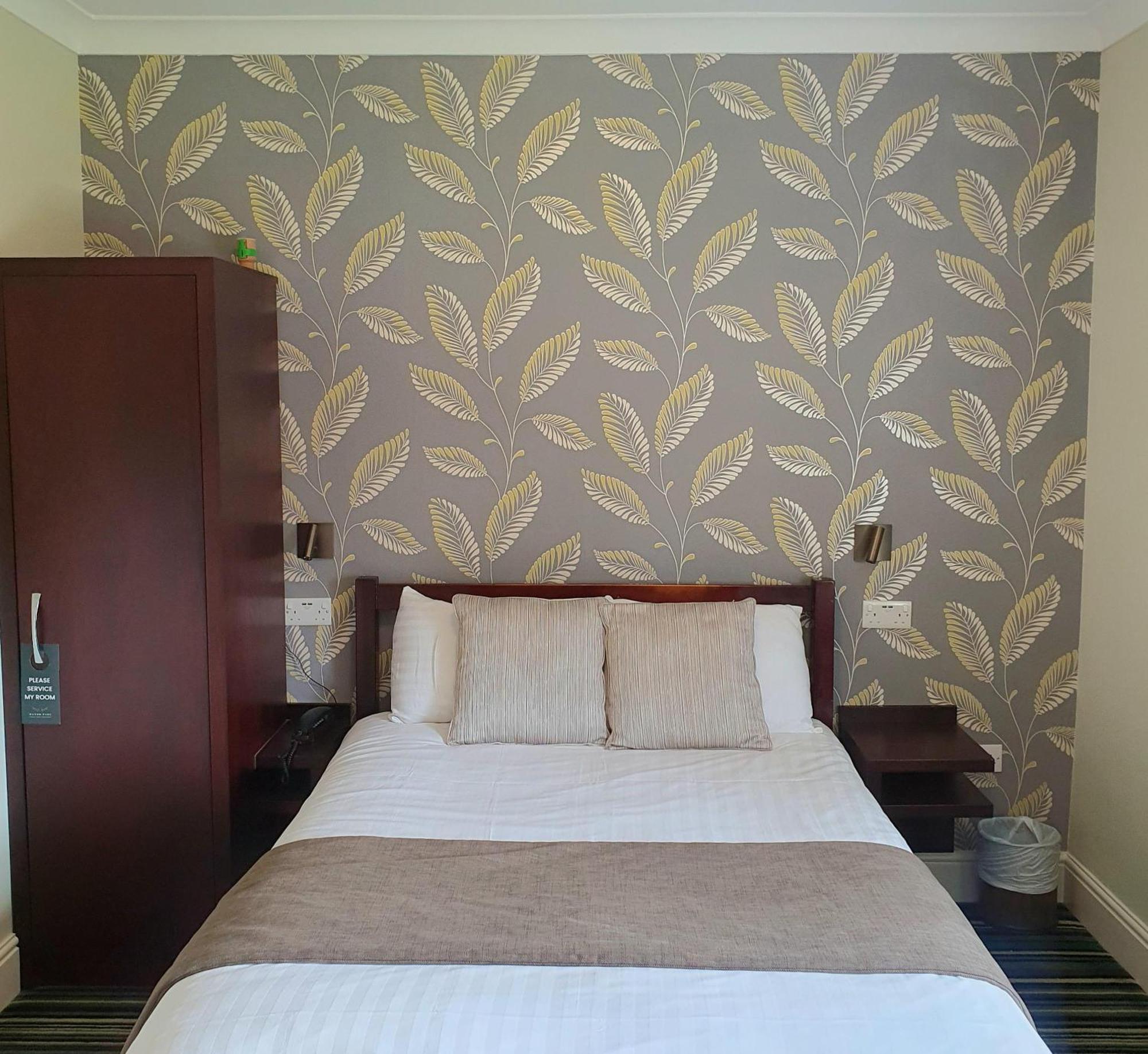 Manor Parc Hotel Кардифф Экстерьер фото