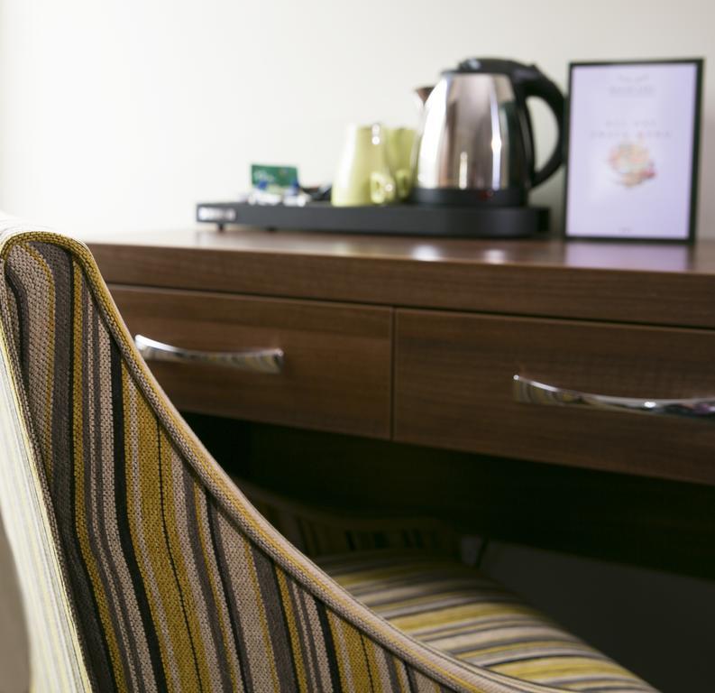 Manor Parc Hotel Кардифф Экстерьер фото